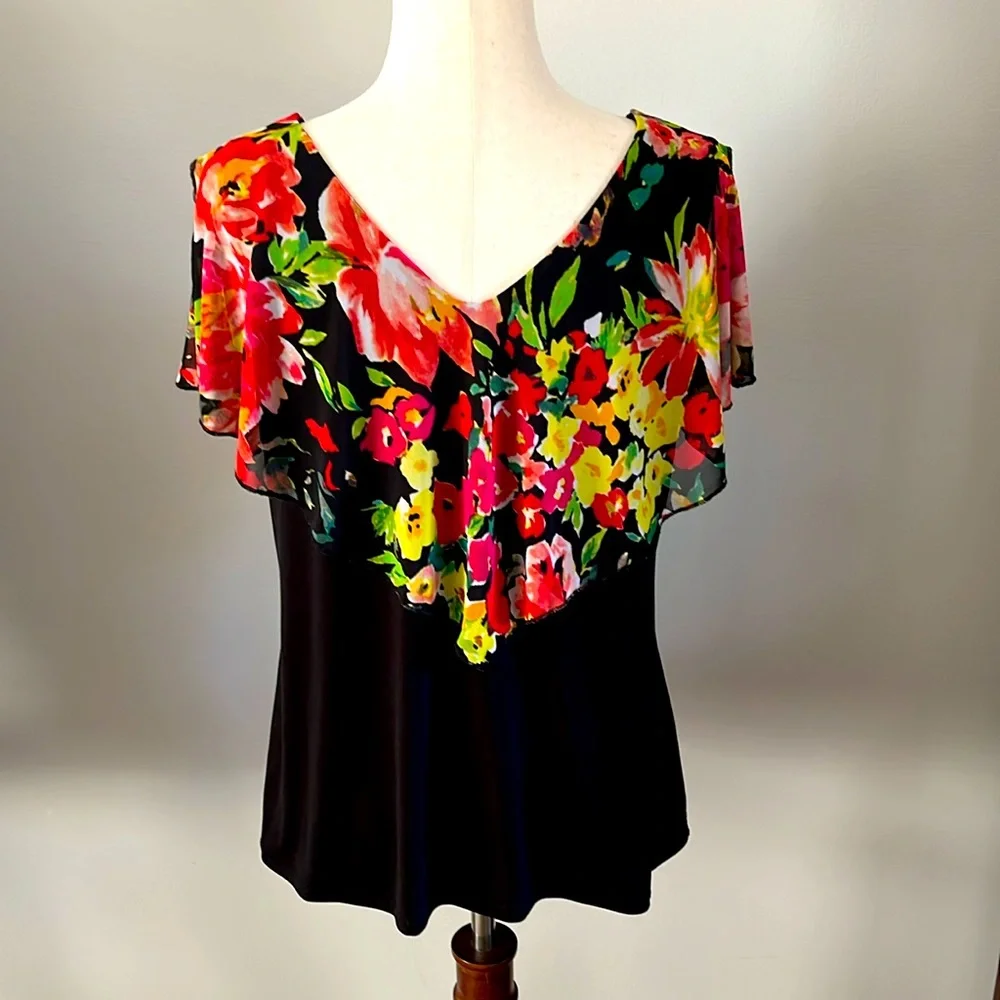 Super Cute Top - Picture 2 of 5